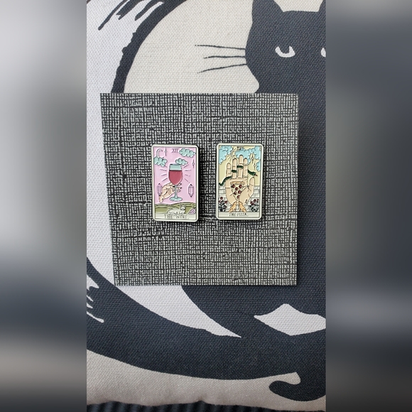 Set of 2 Enamel Pins Wine + Pizza Tarot card pins - Picture 2 of 4